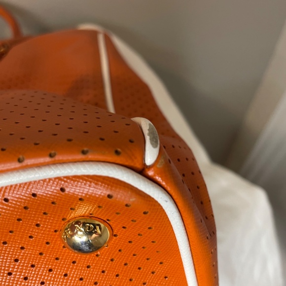 Fabulous, Fun Authentic Prada Saffiano Fori in Papaya+Bianco - Picture 7 of 12